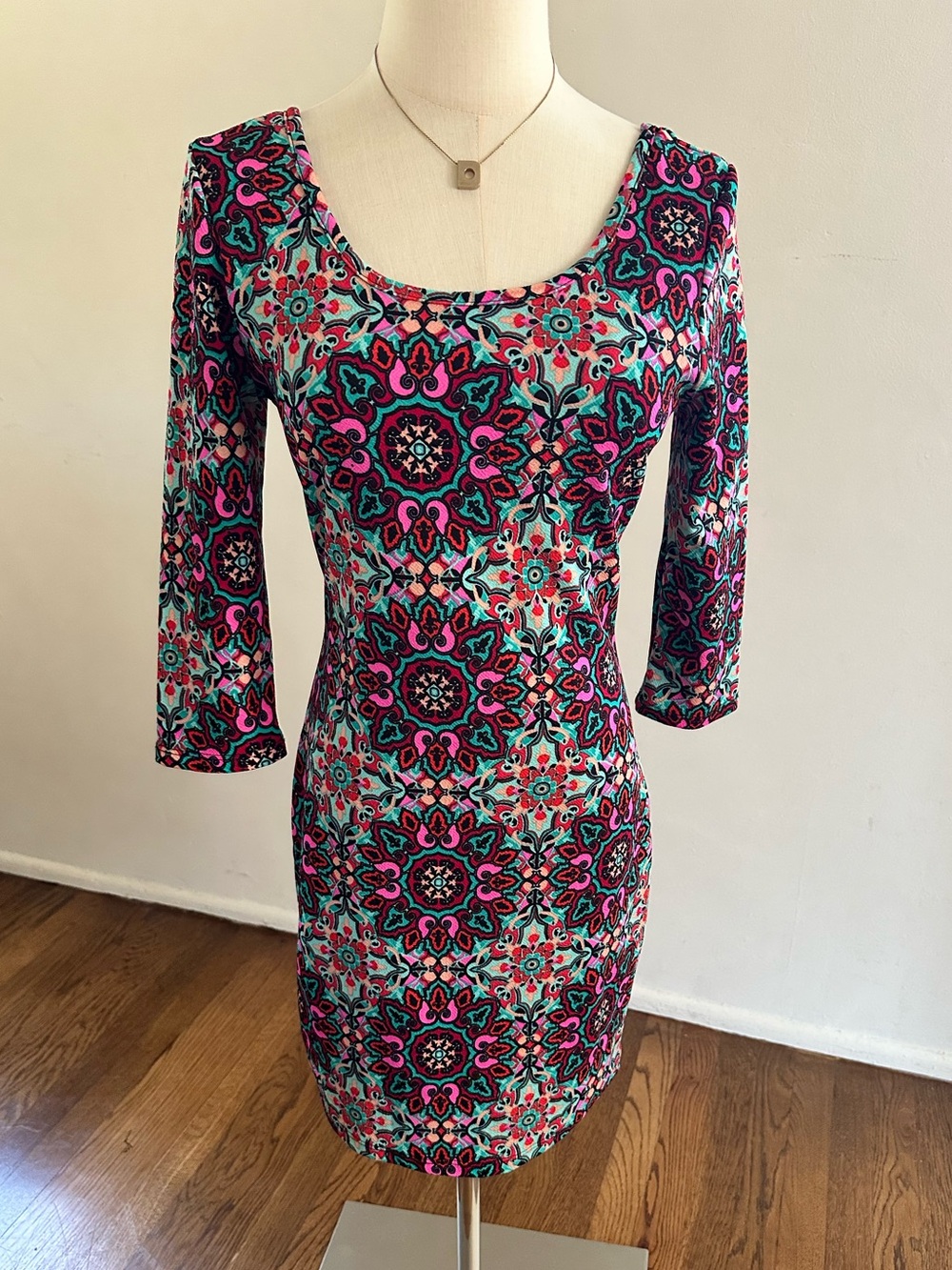 Bella D. Pink & Teal Geometric Bodycon Dress Scoop Neck Long Sleeve M